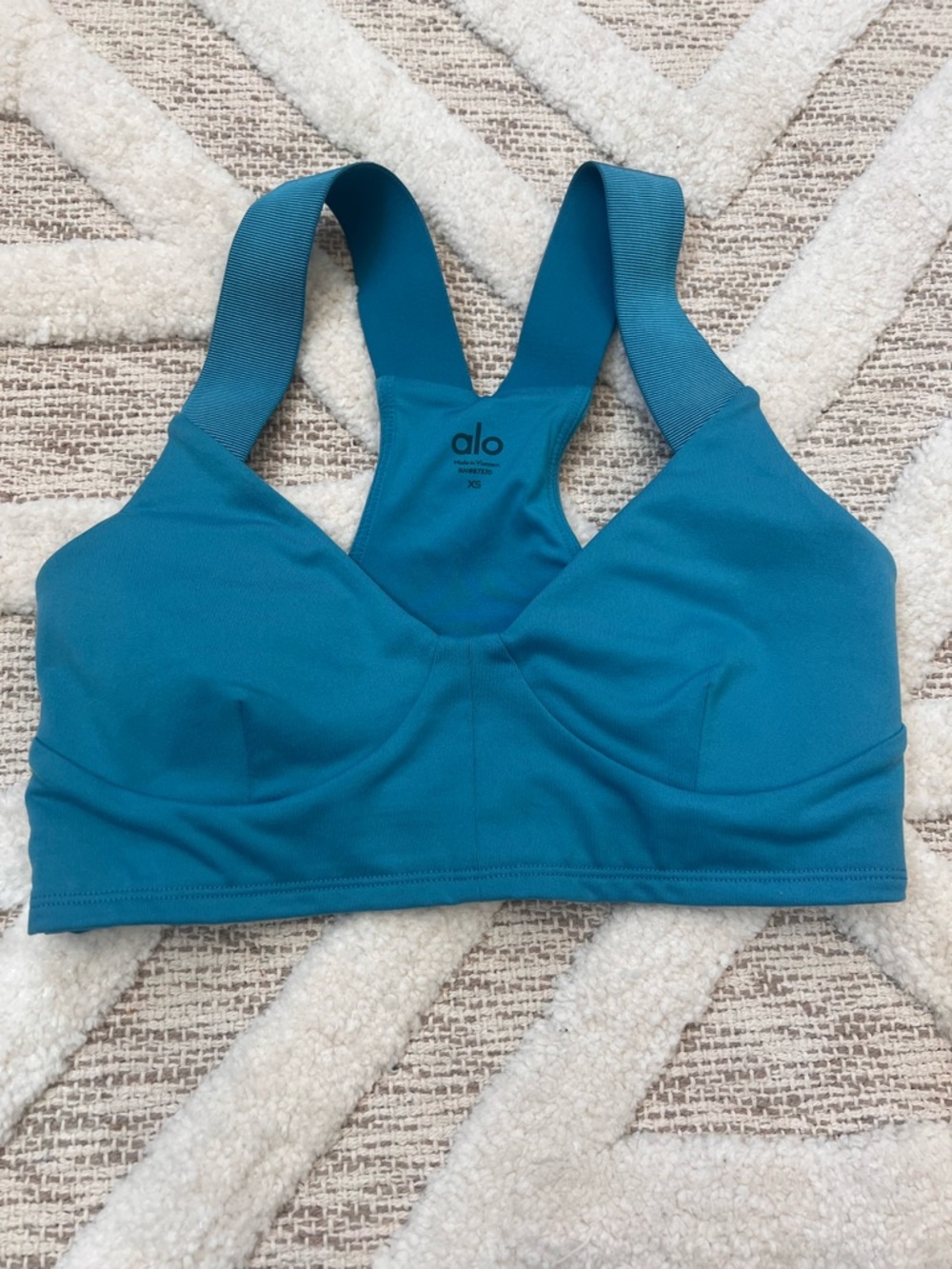 ALO Yoga Blue splash Rev up bra XS with pads perfect condition Teal